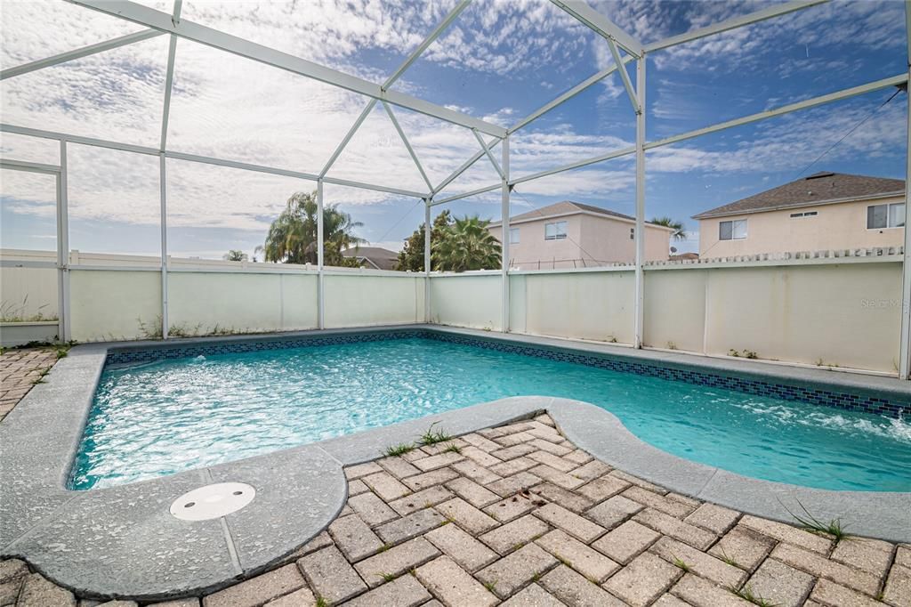 Active With Contract: $2,990 (4 beds, 2 baths, 1530 Square Feet)