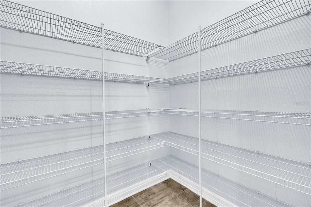 出租: $3,200 (4 贝兹, 2 浴室, 2683 平方英尺)