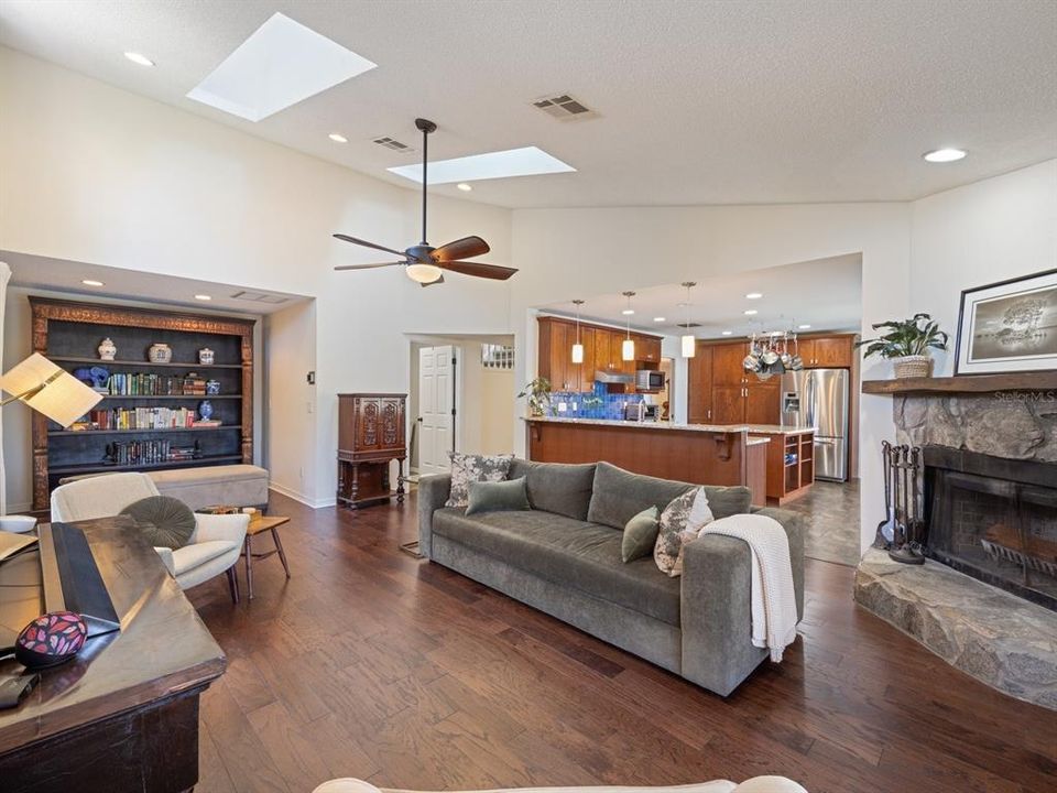 For Sale: $875,000 (4 beds, 3 baths, 2670 Square Feet)