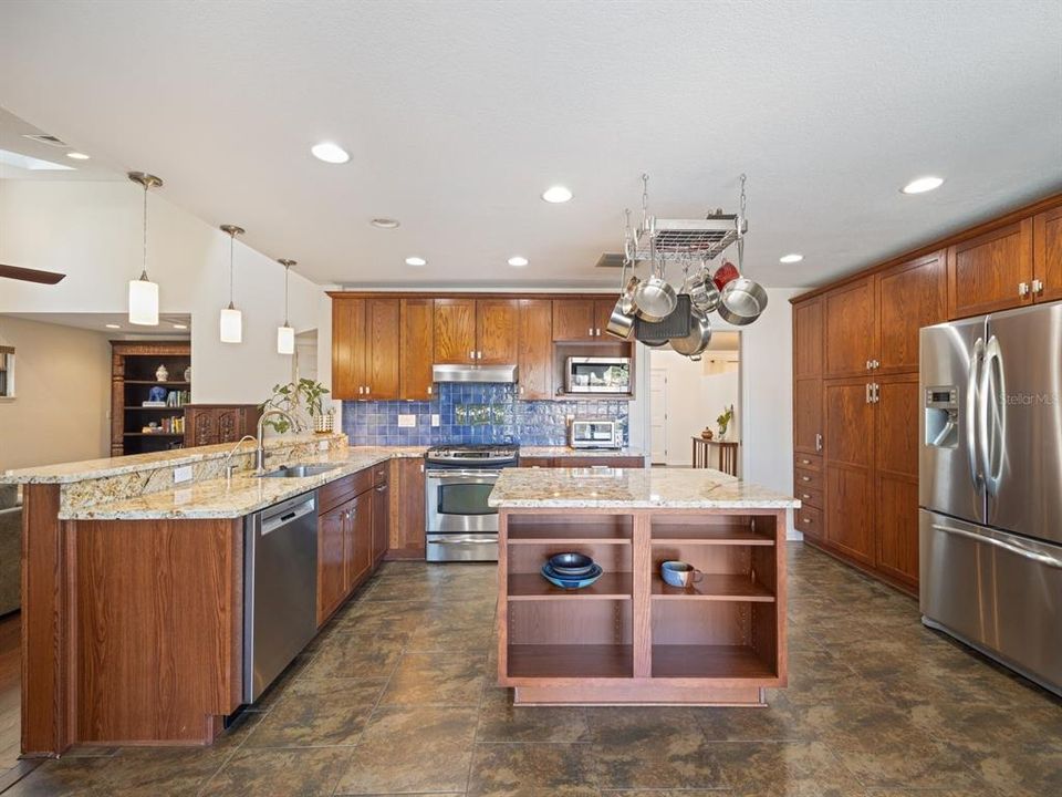 For Sale: $875,000 (4 beds, 3 baths, 2670 Square Feet)