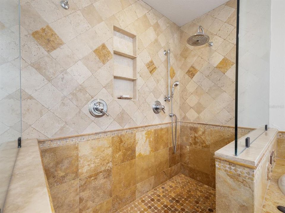 For Sale: $875,000 (4 beds, 3 baths, 2670 Square Feet)