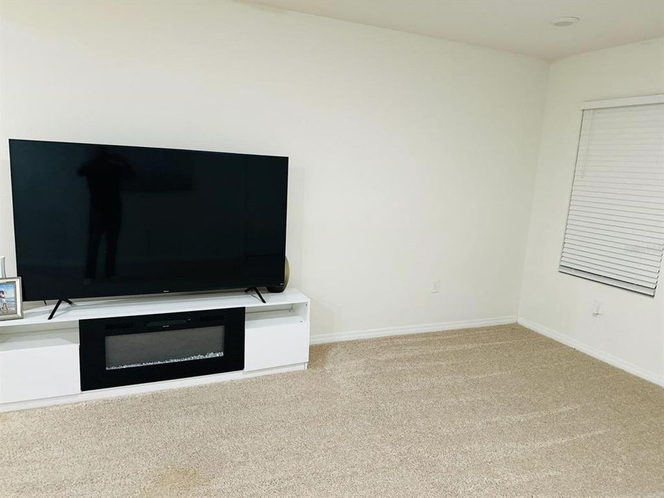 For Rent: $3,495 (4 beds, 3 baths, 2756 Square Feet)