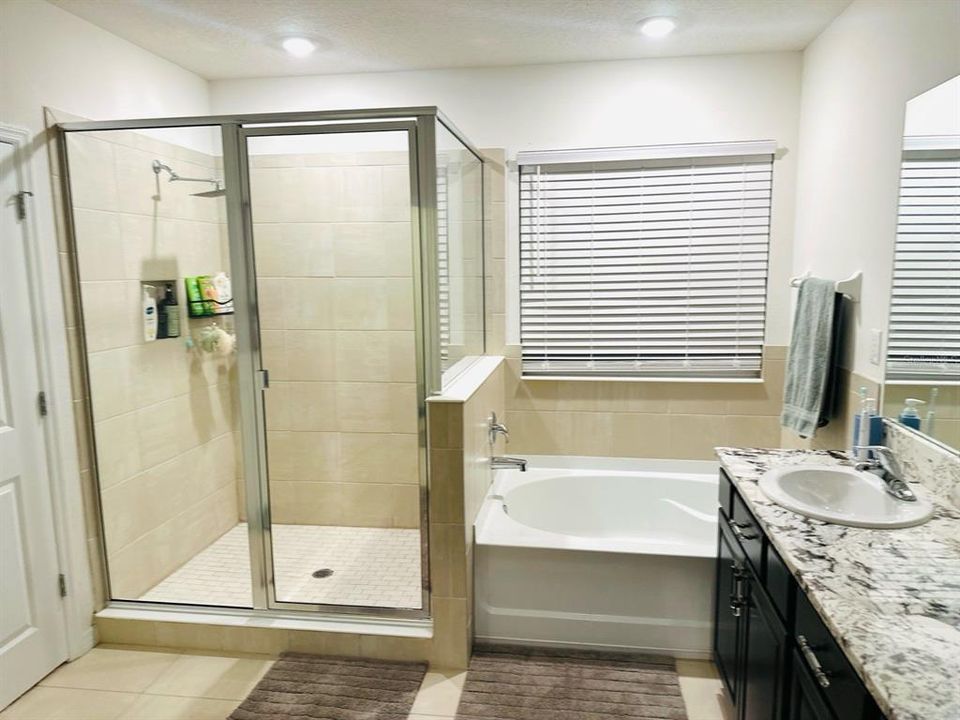 For Rent: $3,495 (4 beds, 3 baths, 2756 Square Feet)