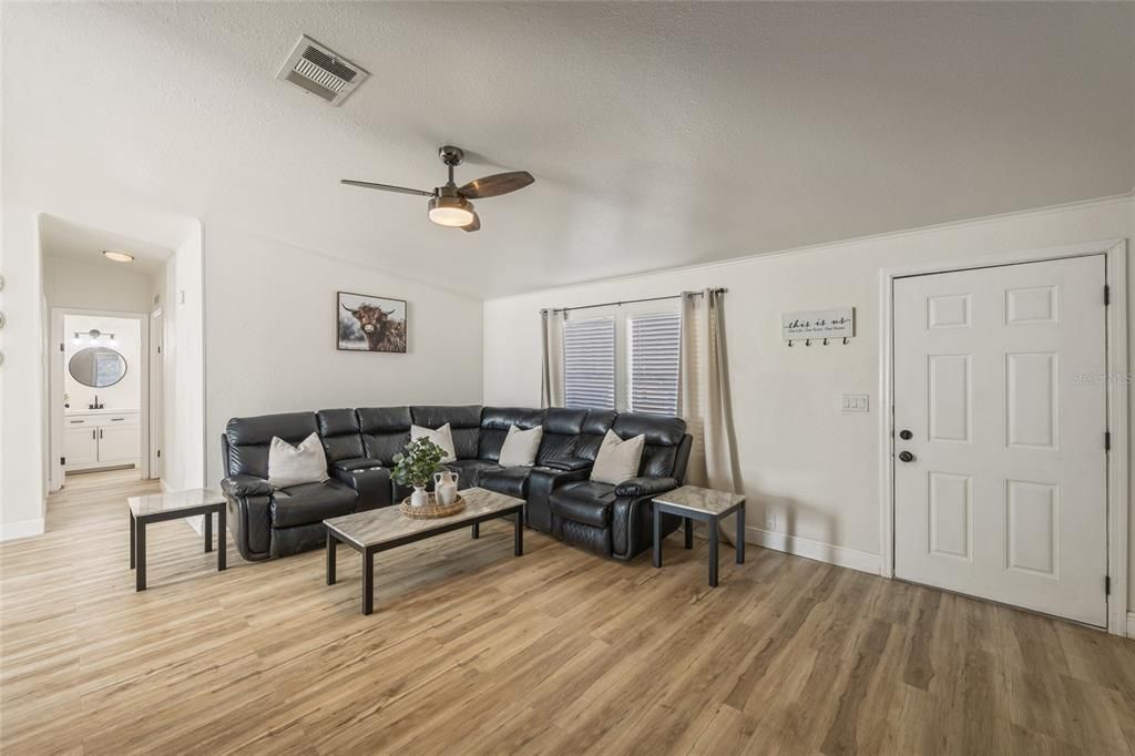 For Sale: $380,000 (3 beds, 2 baths, 1296 Square Feet)