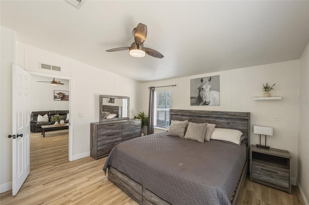 For Sale: $380,000 (3 beds, 2 baths, 1296 Square Feet)