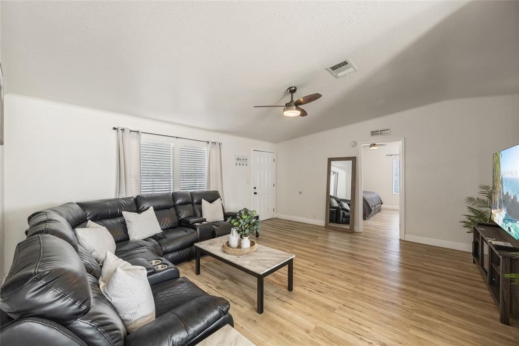 For Sale: $380,000 (3 beds, 2 baths, 1296 Square Feet)