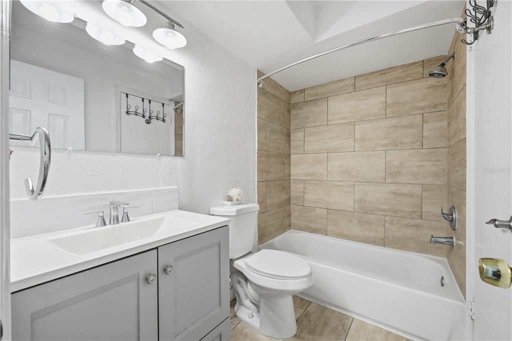 待售: $142,900 (1 贝兹, 1 浴室, 597 平方英尺)