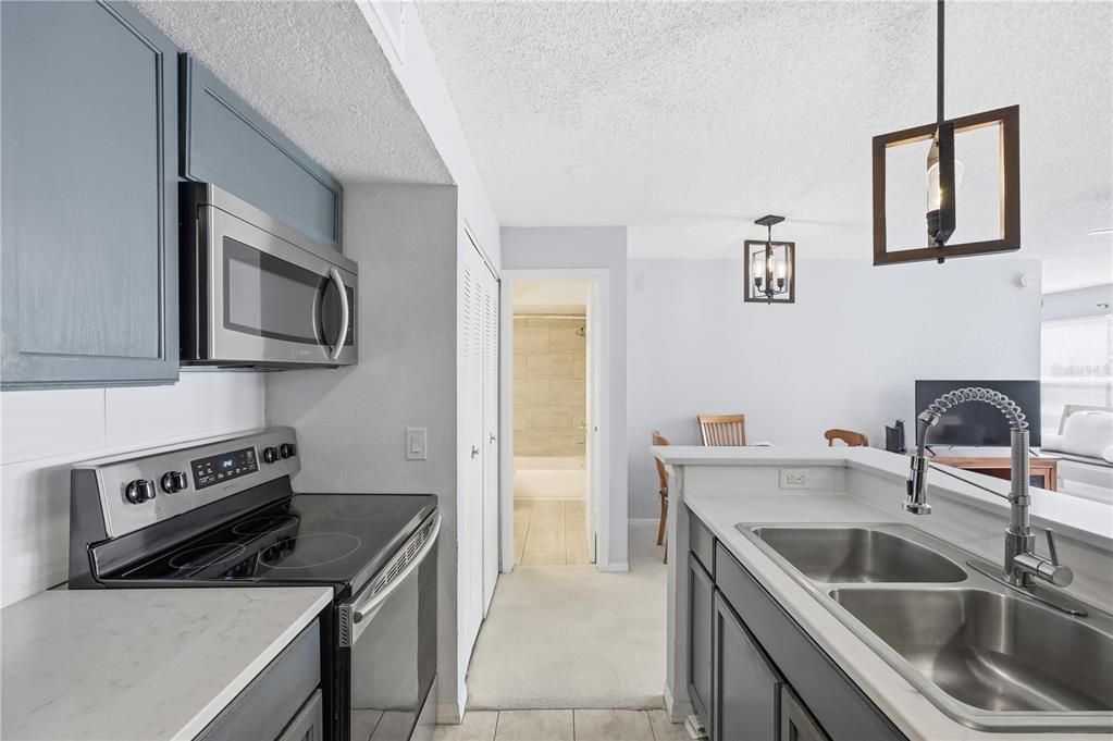 待售: $142,900 (1 贝兹, 1 浴室, 597 平方英尺)