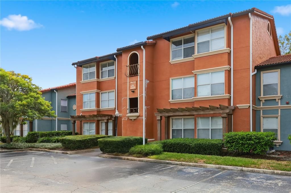 待售: $142,900 (1 贝兹, 1 浴室, 597 平方英尺)