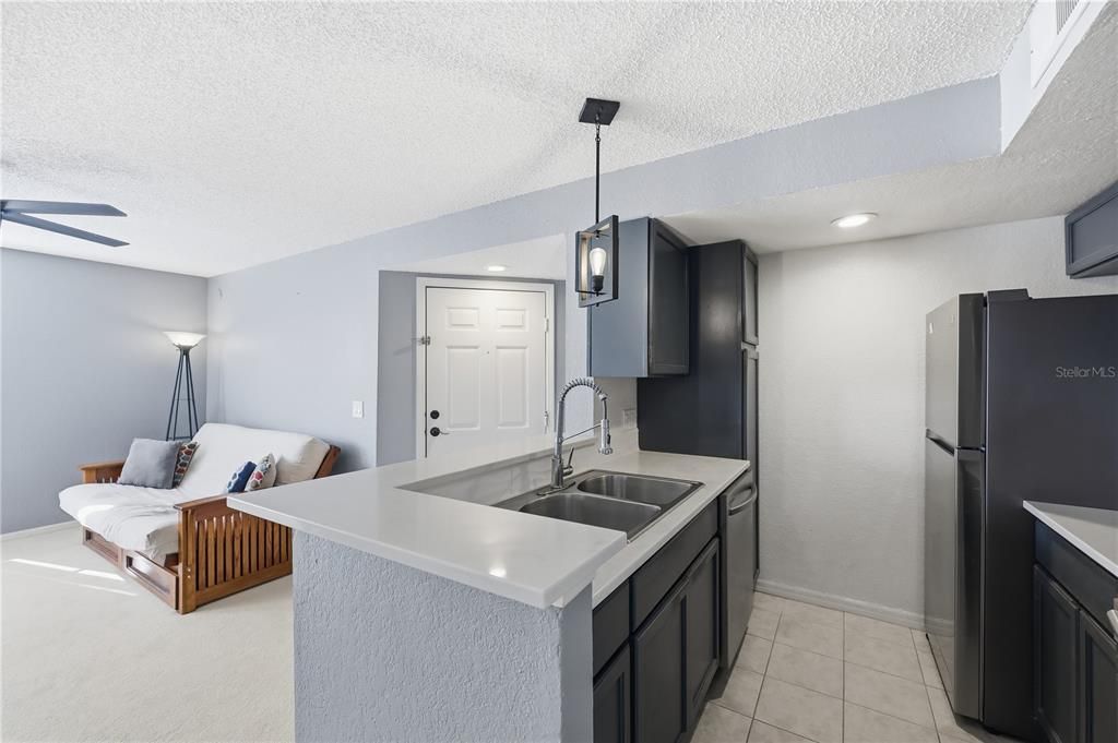 待售: $142,900 (1 贝兹, 1 浴室, 597 平方英尺)