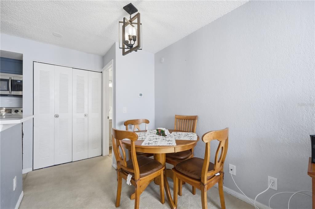 待售: $142,900 (1 贝兹, 1 浴室, 597 平方英尺)