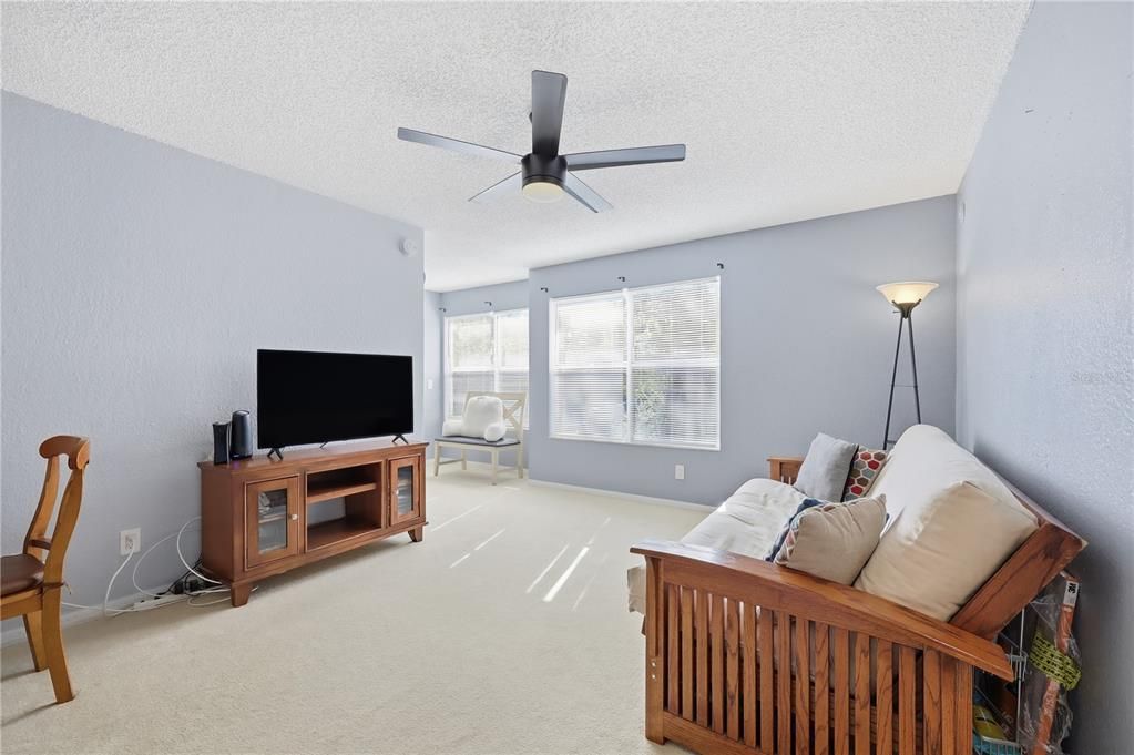 待售: $142,900 (1 贝兹, 1 浴室, 597 平方英尺)