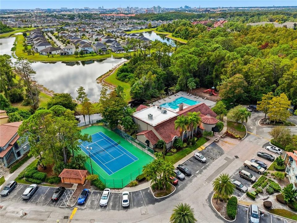 待售: $142,900 (1 贝兹, 1 浴室, 597 平方英尺)