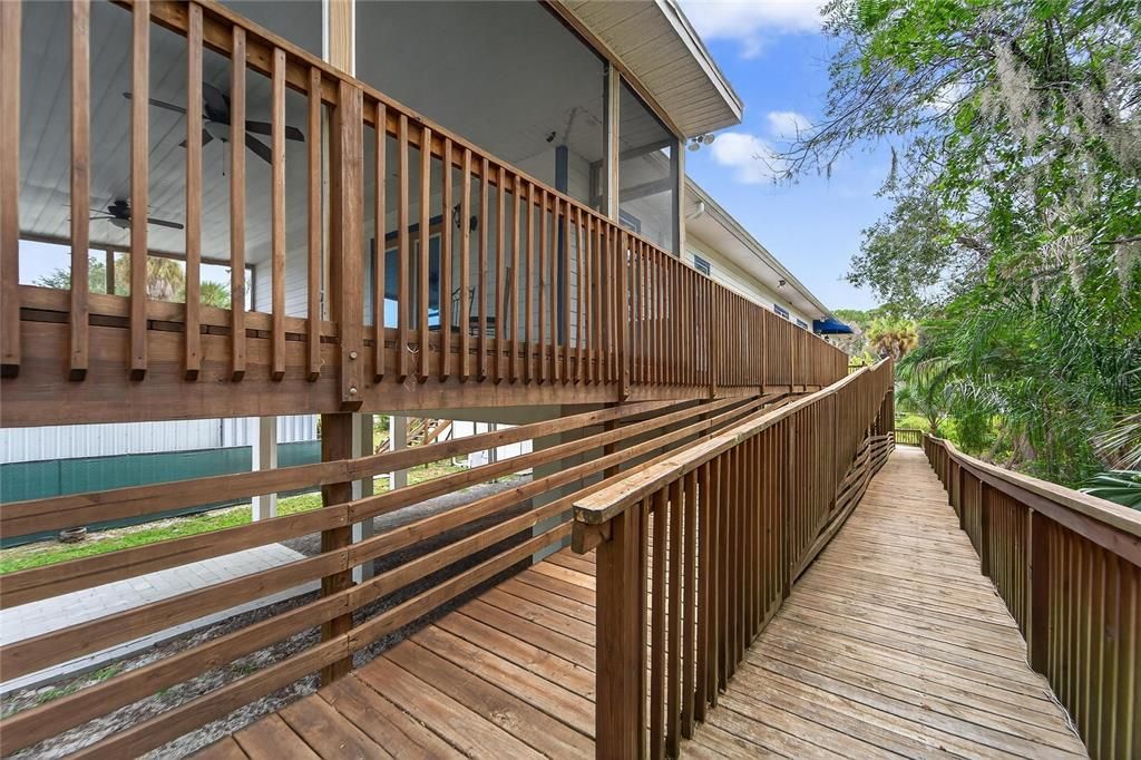 Activo con contrato: $599,000 (3 camas, 3 baños, 2296 Pies cuadrados)