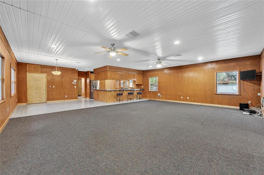 Activo con contrato: $599,000 (3 camas, 3 baños, 2296 Pies cuadrados)