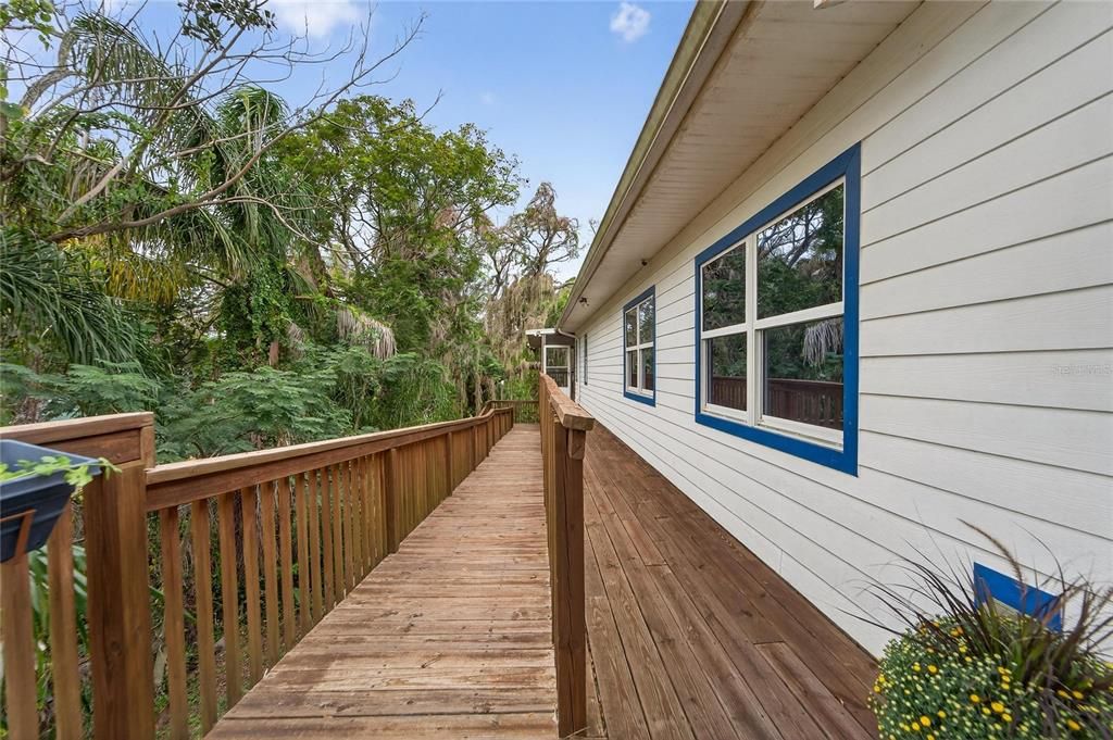 Activo con contrato: $599,000 (3 camas, 3 baños, 2296 Pies cuadrados)