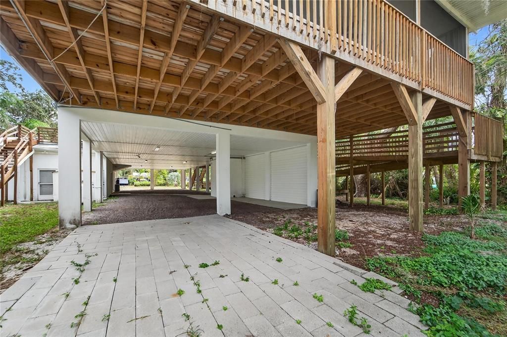 Activo con contrato: $599,000 (3 camas, 3 baños, 2296 Pies cuadrados)