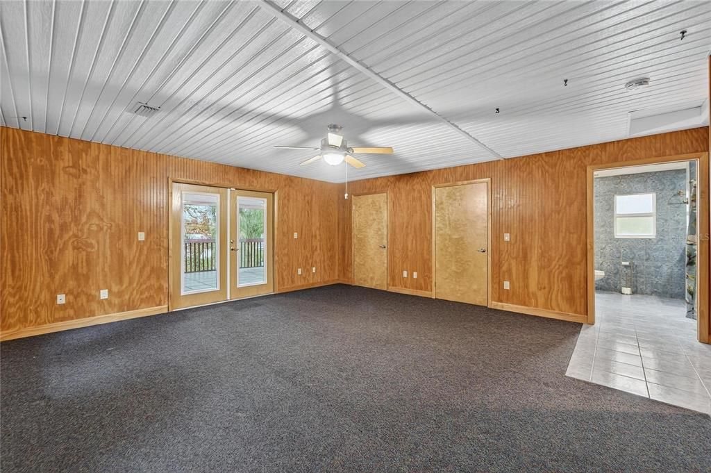 Activo con contrato: $599,000 (3 camas, 3 baños, 2296 Pies cuadrados)