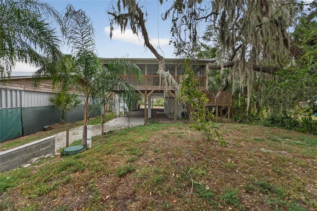 Activo con contrato: $599,000 (3 camas, 3 baños, 2296 Pies cuadrados)