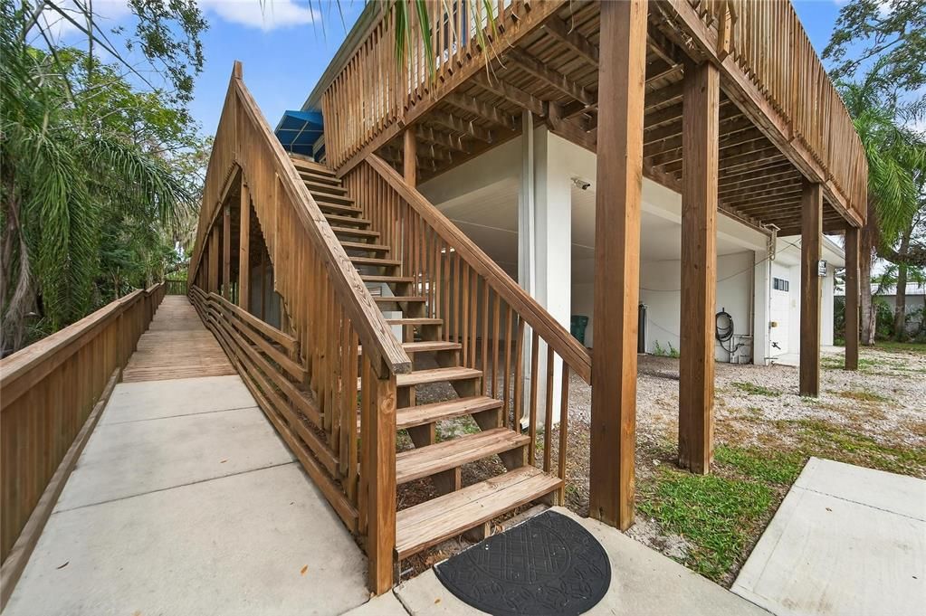 Activo con contrato: $599,000 (3 camas, 3 baños, 2296 Pies cuadrados)