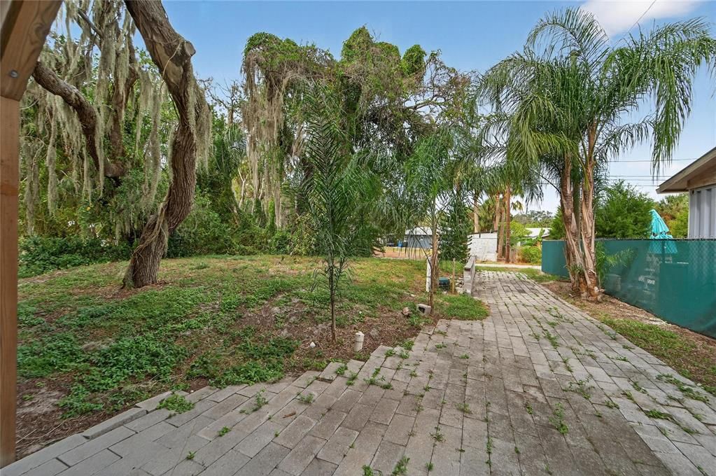 Activo con contrato: $599,000 (3 camas, 3 baños, 2296 Pies cuadrados)