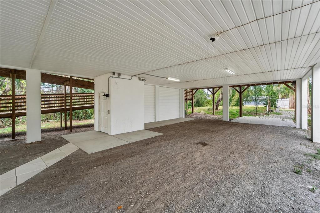 Activo con contrato: $599,000 (3 camas, 3 baños, 2296 Pies cuadrados)