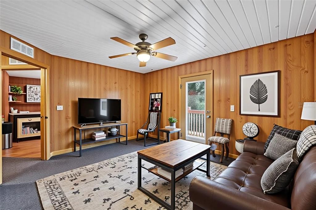 Activo con contrato: $599,000 (3 camas, 3 baños, 2296 Pies cuadrados)