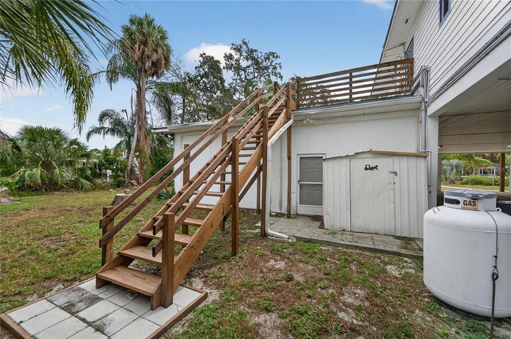 Activo con contrato: $599,000 (3 camas, 3 baños, 2296 Pies cuadrados)