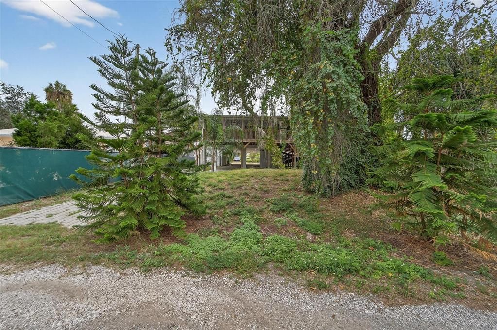 Activo con contrato: $599,000 (3 camas, 3 baños, 2296 Pies cuadrados)