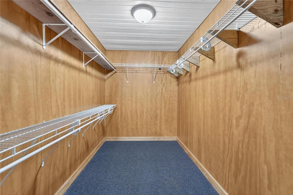 Activo con contrato: $599,000 (3 camas, 3 baños, 2296 Pies cuadrados)