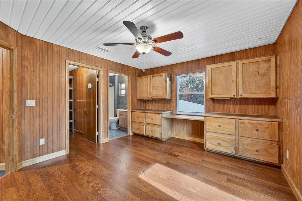 Activo con contrato: $599,000 (3 camas, 3 baños, 2296 Pies cuadrados)