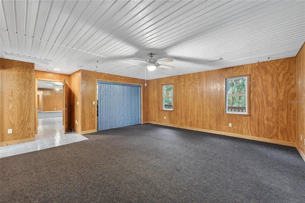 Activo con contrato: $599,000 (3 camas, 3 baños, 2296 Pies cuadrados)