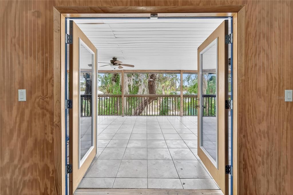 Activo con contrato: $599,000 (3 camas, 3 baños, 2296 Pies cuadrados)