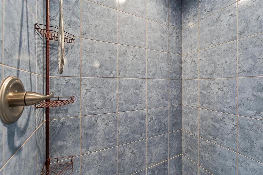 Activo con contrato: $599,000 (3 camas, 3 baños, 2296 Pies cuadrados)