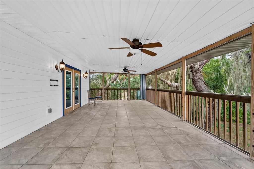 Activo con contrato: $599,000 (3 camas, 3 baños, 2296 Pies cuadrados)