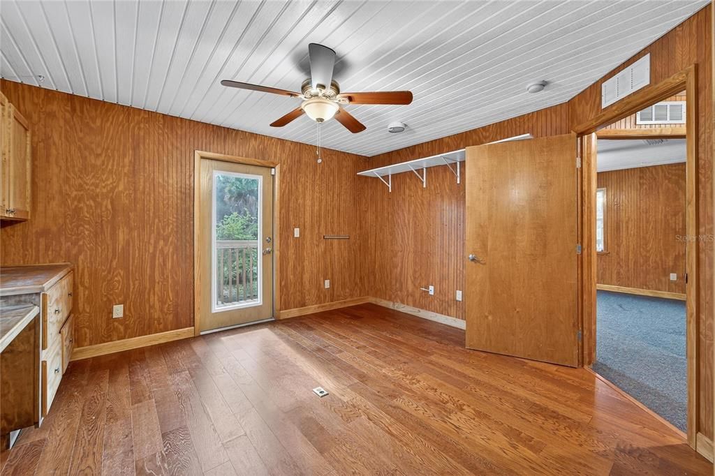 Activo con contrato: $599,000 (3 camas, 3 baños, 2296 Pies cuadrados)