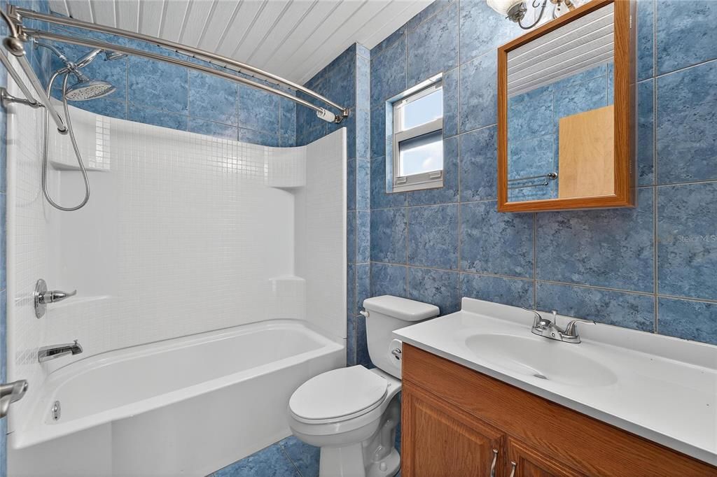 Activo con contrato: $599,000 (3 camas, 3 baños, 2296 Pies cuadrados)