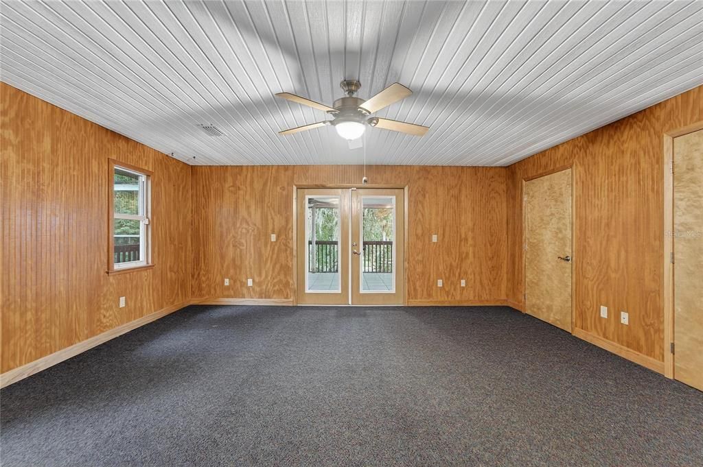 Activo con contrato: $599,000 (3 camas, 3 baños, 2296 Pies cuadrados)