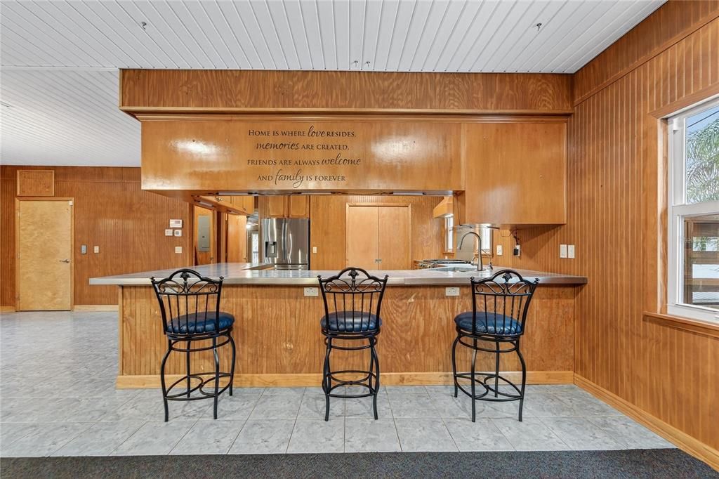 Activo con contrato: $599,000 (3 camas, 3 baños, 2296 Pies cuadrados)