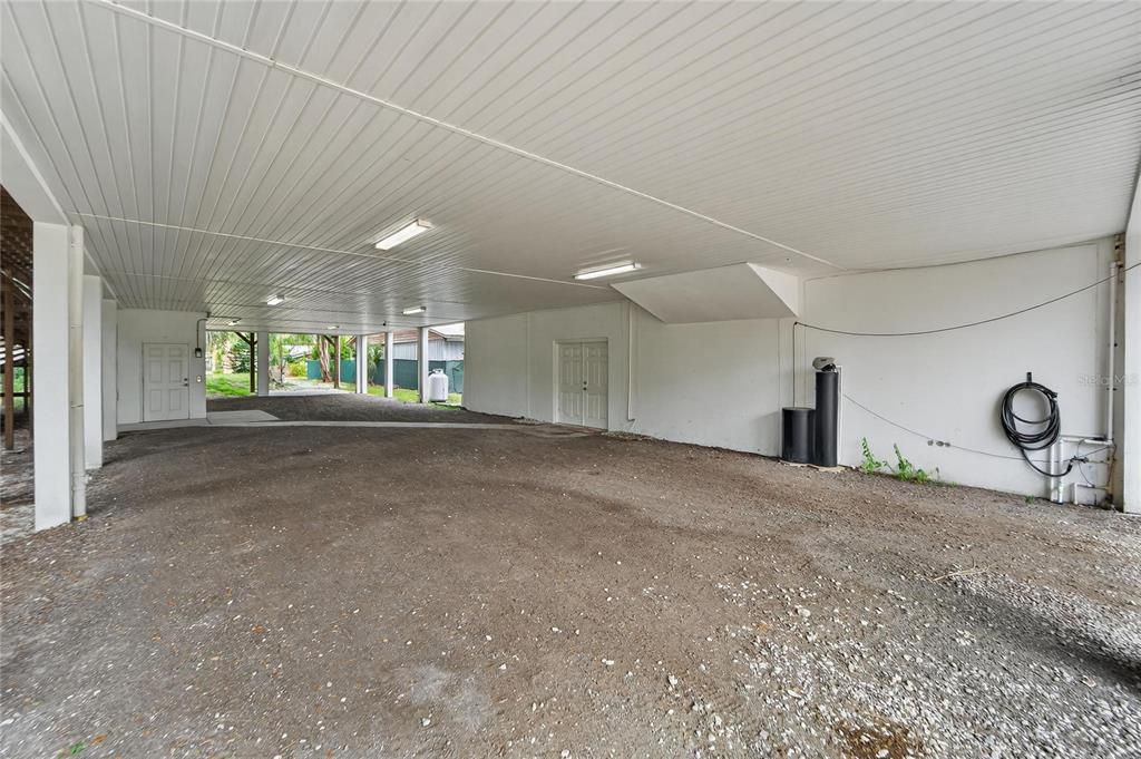 Activo con contrato: $599,000 (3 camas, 3 baños, 2296 Pies cuadrados)