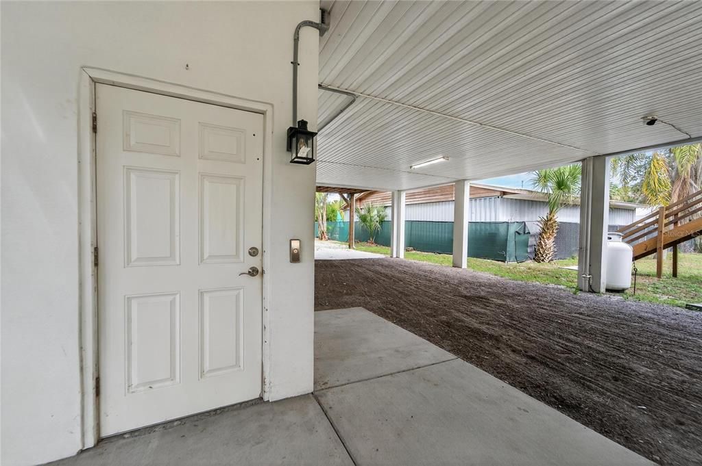 Activo con contrato: $599,000 (3 camas, 3 baños, 2296 Pies cuadrados)