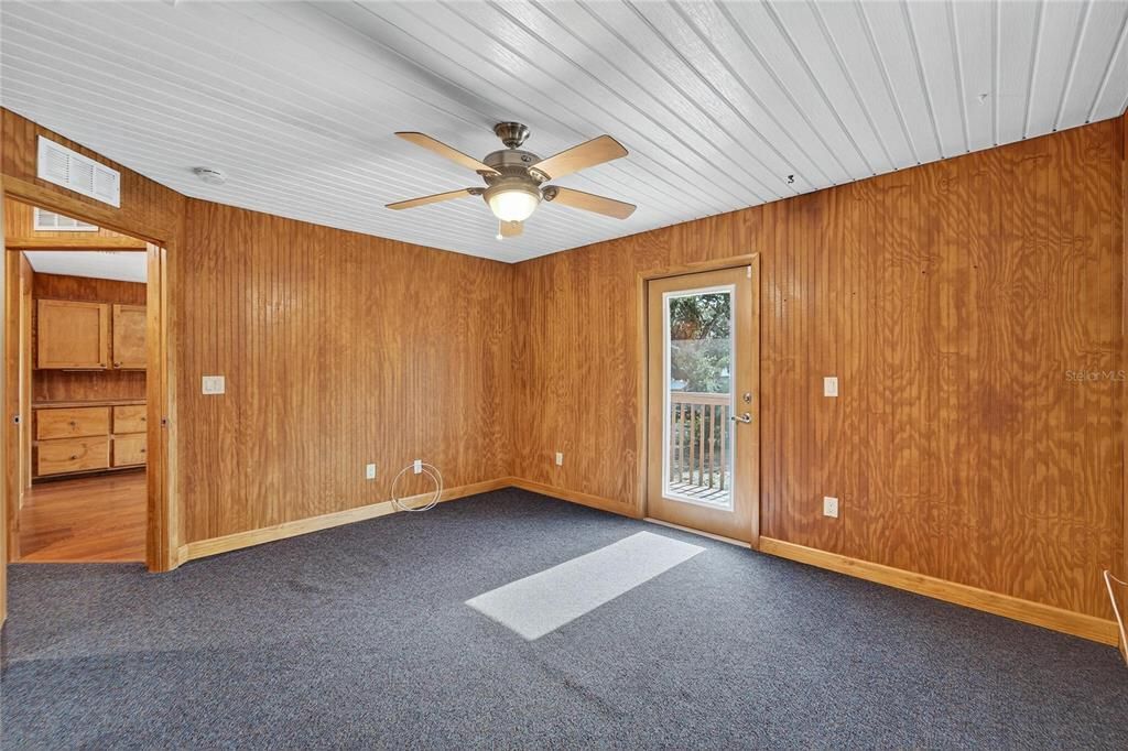 Activo con contrato: $599,000 (3 camas, 3 baños, 2296 Pies cuadrados)