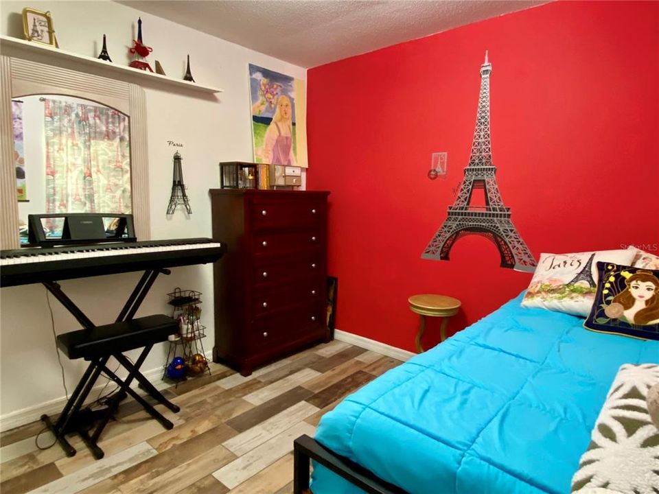 待售: $410,000 (4 贝兹, 3 浴室, 1662 平方英尺)