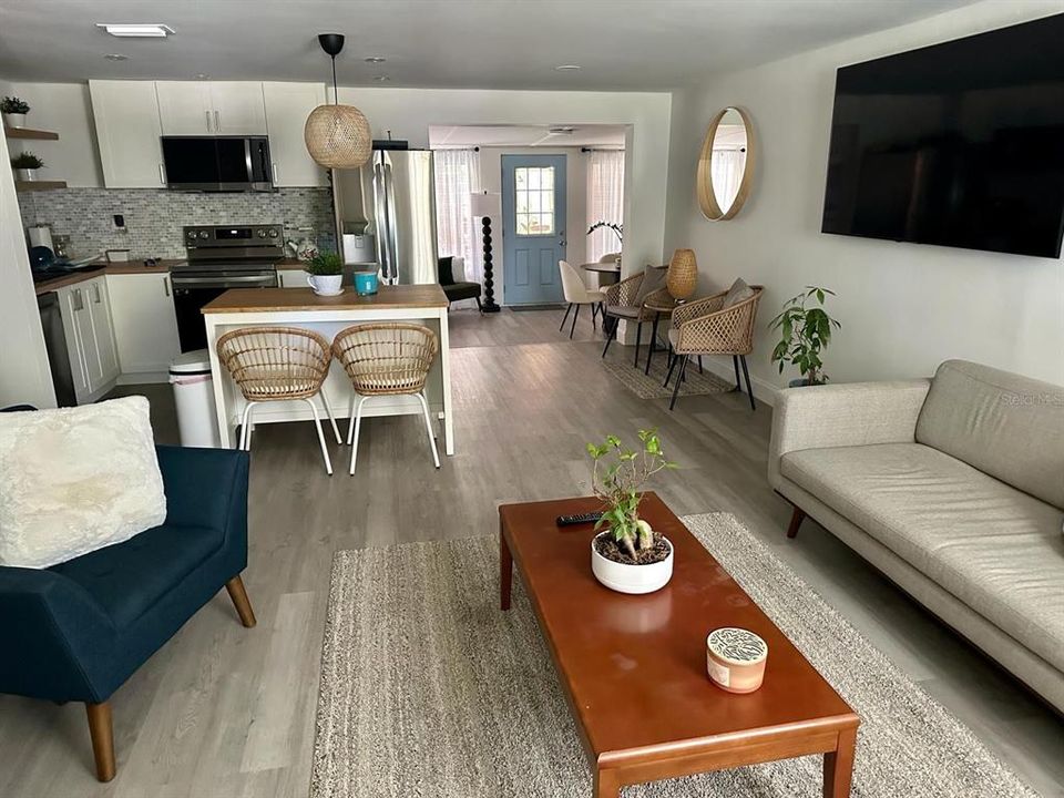 For Sale: $489,000 (3 beds, 3 baths, 1150 Square Feet)