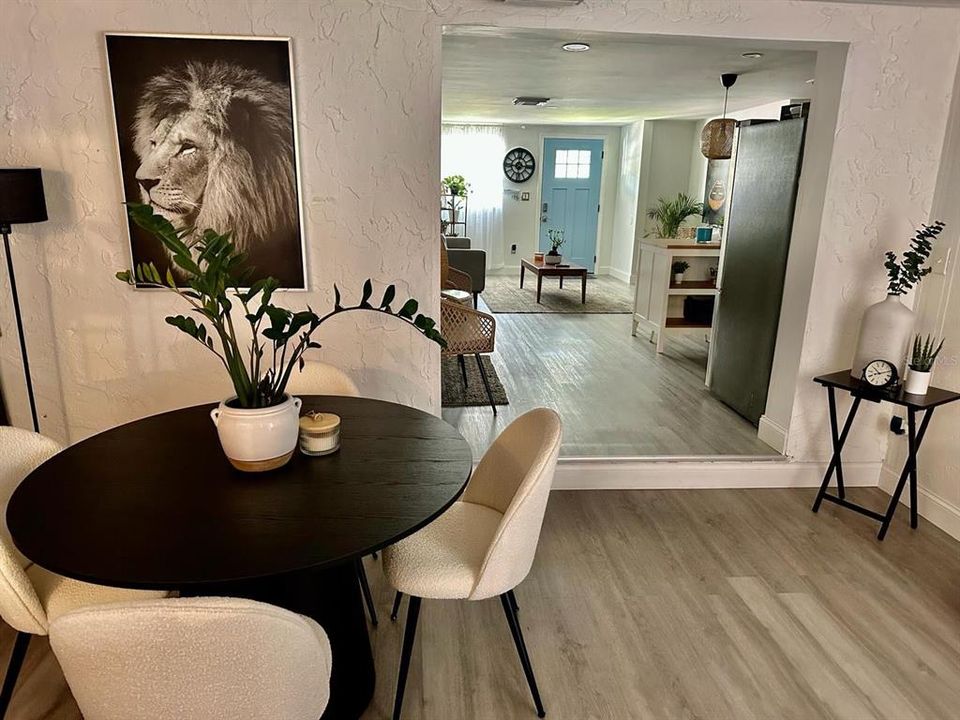 For Sale: $489,000 (3 beds, 3 baths, 1150 Square Feet)