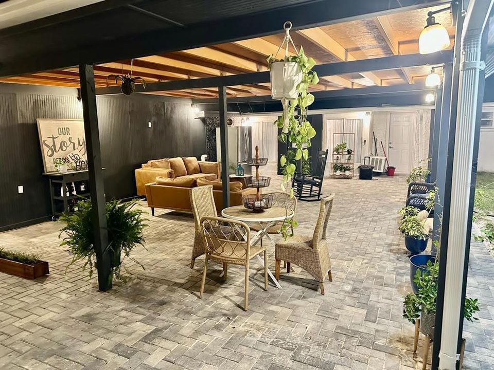 For Sale: $489,000 (3 beds, 3 baths, 1150 Square Feet)