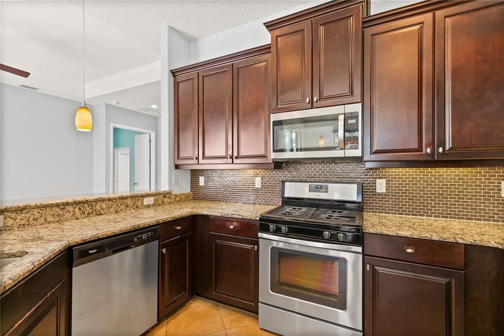 Active With Contract: $445,000 (3 beds, 2 baths, 1682 Square Feet)