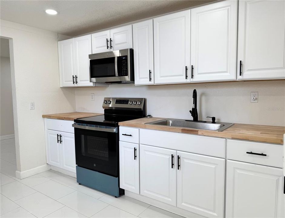 На продажу: $279,000 (2 спален, 2 ванн, 1016 Квадратных фут)