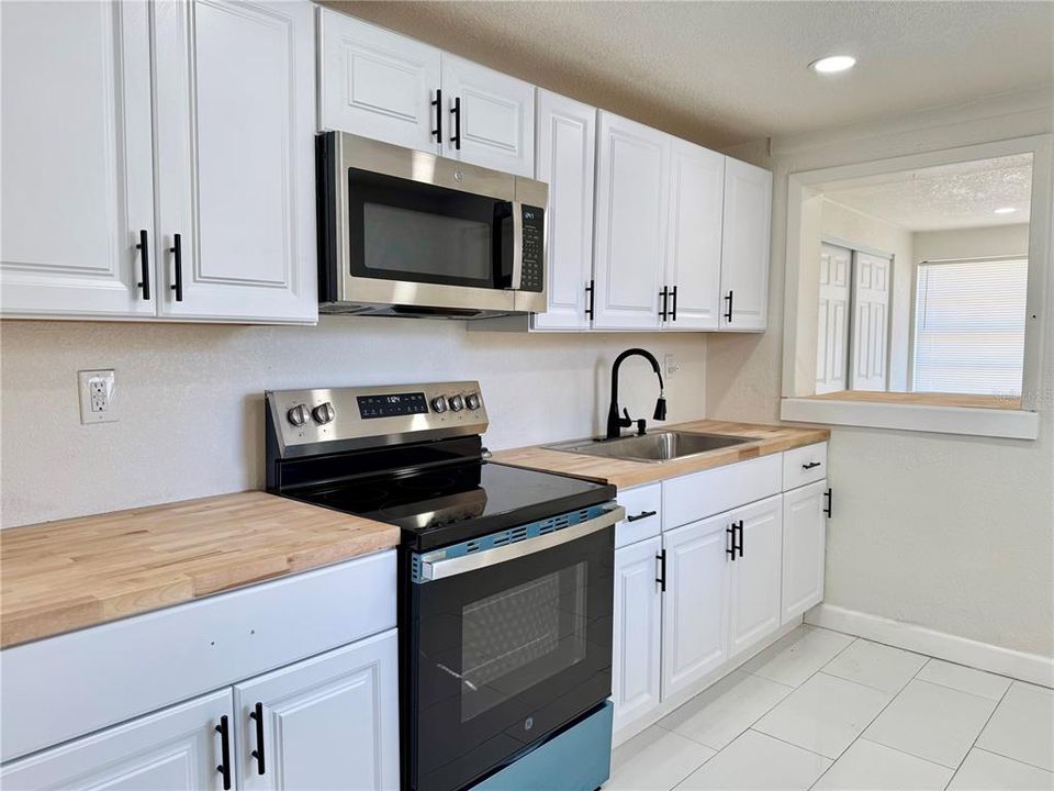 На продажу: $279,000 (2 спален, 2 ванн, 1016 Квадратных фут)