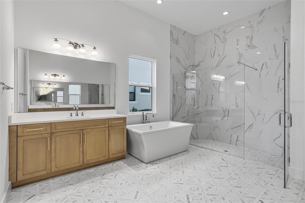 For Sale: $2,299,000 (5 beds, 6 baths, 4596 Square Feet)